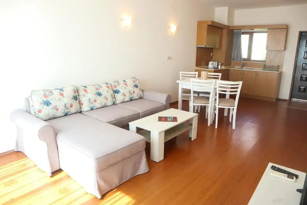 White Coast Beach Apartments