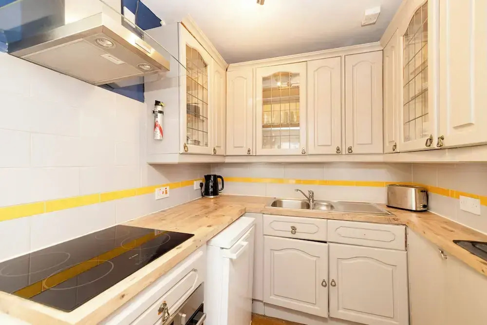 JOIVY Edinburgh Spacious Apartment - Royal Mile