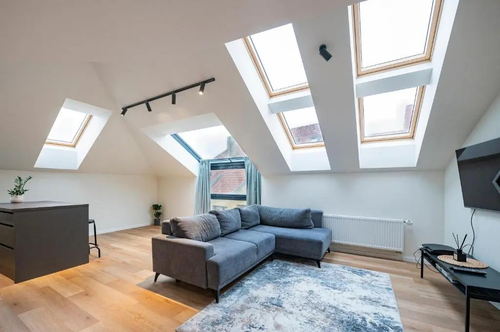 LOFT 1 BD Old Town Apartment by Hostlovers