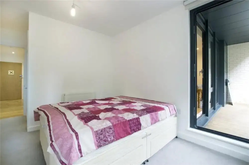 Incredible Newly Built 2 Bedroom Flat near Park