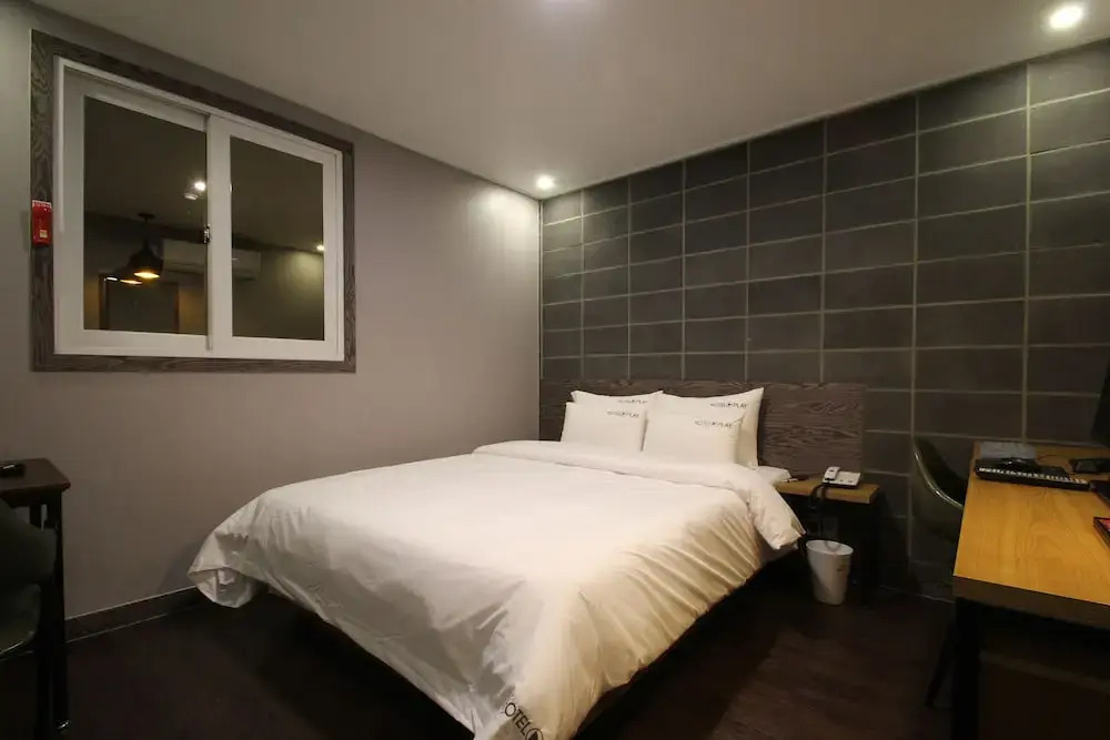 Play Hotel