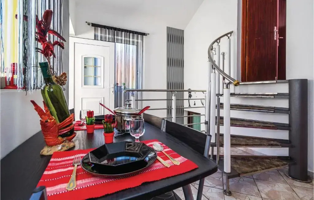 Stunning Apartment in Karlobag With Wifi