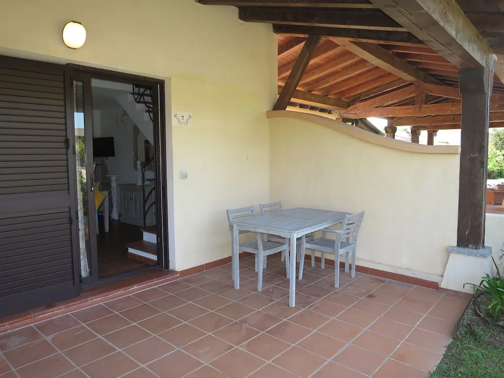 ISS Travel, San Teodoro 1 - 100m from Cala dAmbra Beach