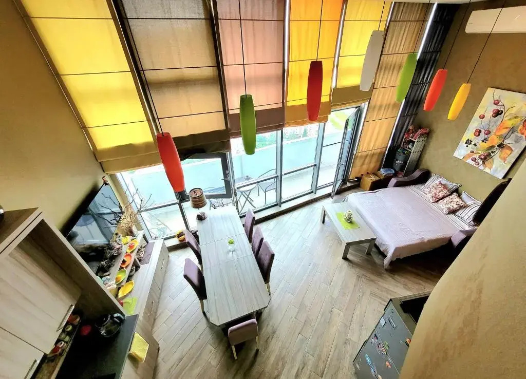 2 levels penthouse with a SUNSET SEA VIEW! Balcony and window 8x4m!