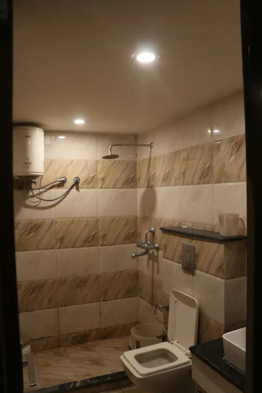 OYO 5190 Hotel Golden Inn