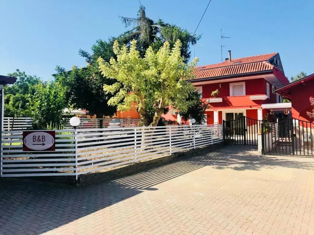 B&B Red Village