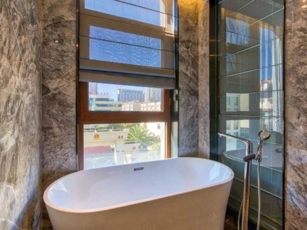 Wanhua Boutique Business Hotel (Tongde Plaza Branch, Kunming Baiyun Road Metro Station)