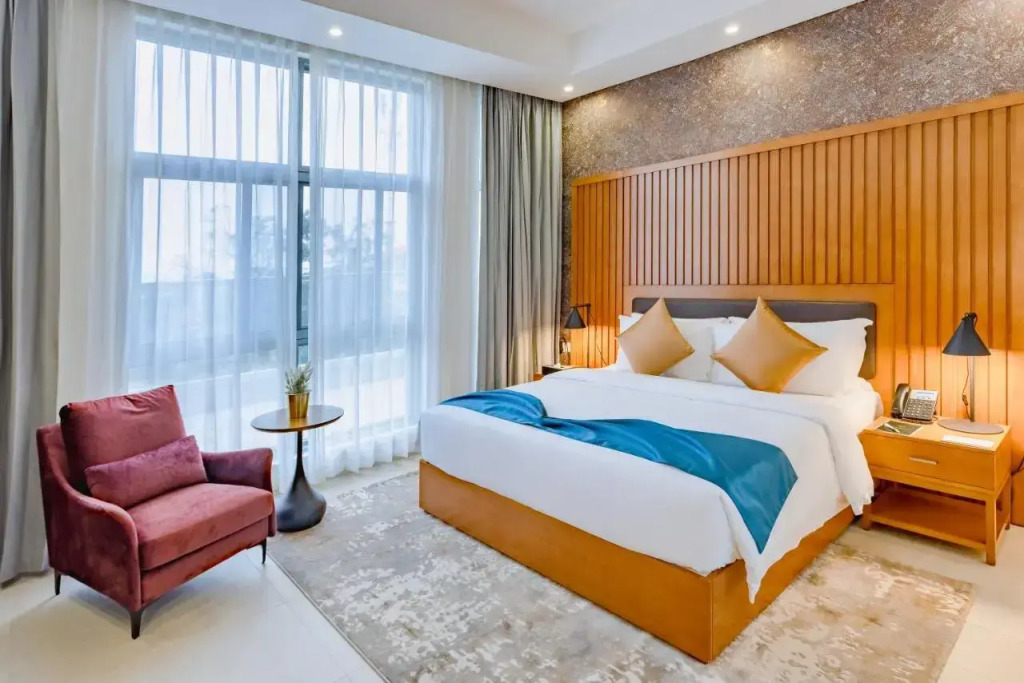 Alisa Hotel Tema
