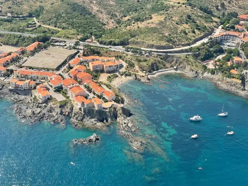 AZUR-Les pieds dans l'eau-Vue sur Mer et Clocher de Collioure en toile de fond - WIFI - PARKING