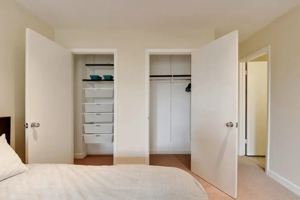 2BR 2 5BA Stunning Townhouse in Downtown Austin by RedAwning