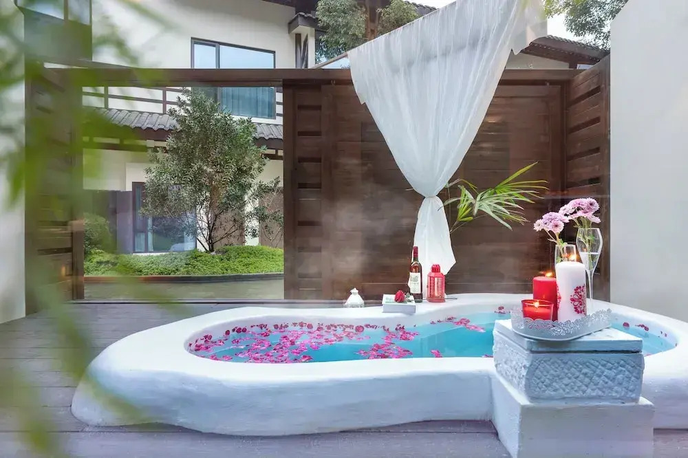TELLUS. Qingchengshan Hot Spring Hotel