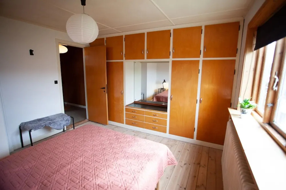 3 storey, 5 bedroom, 3 bathroom house in the center of Tórshavn
