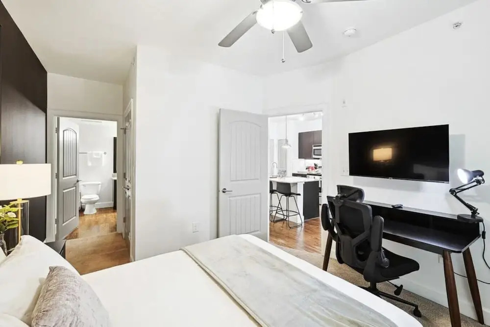 Luxe 1 Bedroom With Pool Near Toyota HQ & Legacy West