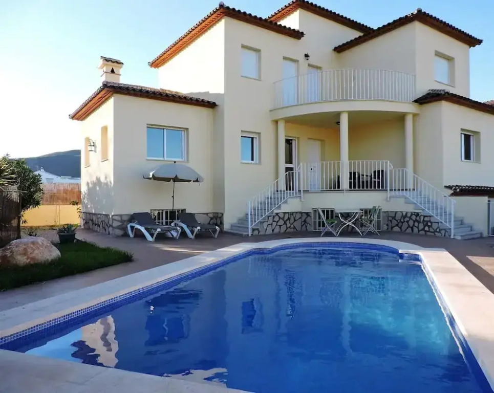Stunning 3-bed House in Pego