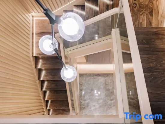 Yansheng Jingyue Designer Hot Spring B & B