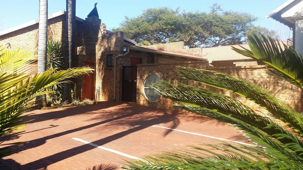 The Clubhouse Guesthouse