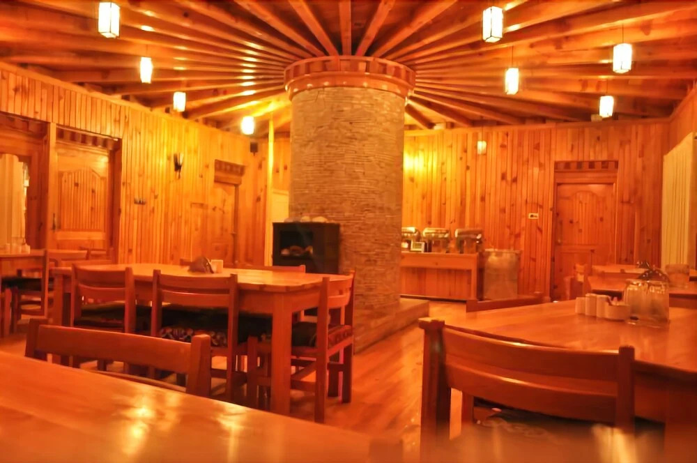 Base Camp Hotel