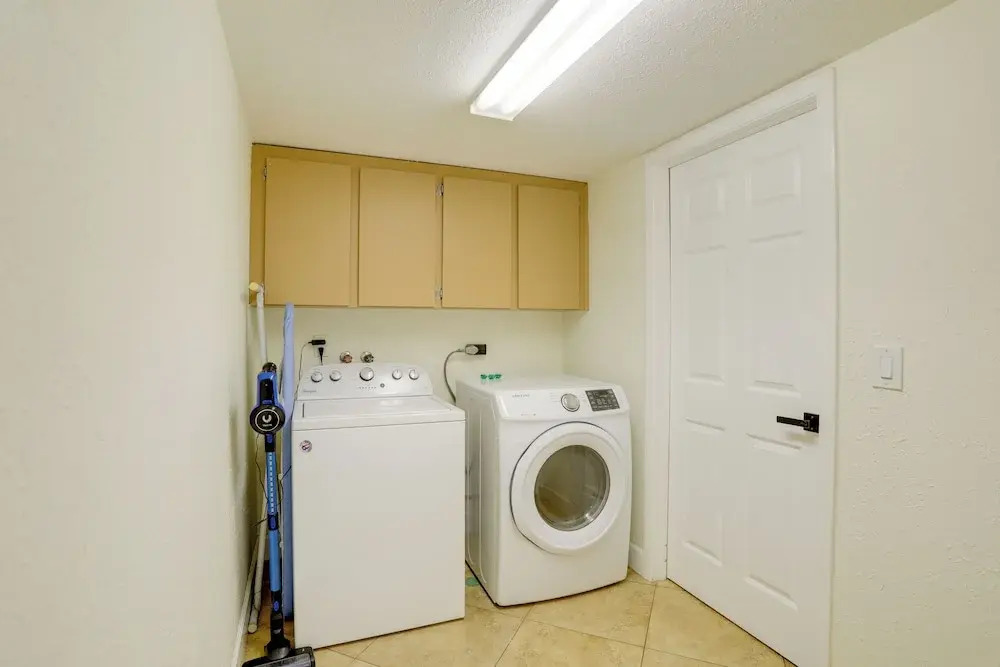 Spacious Largo Retreat: Private Pool & Yard!