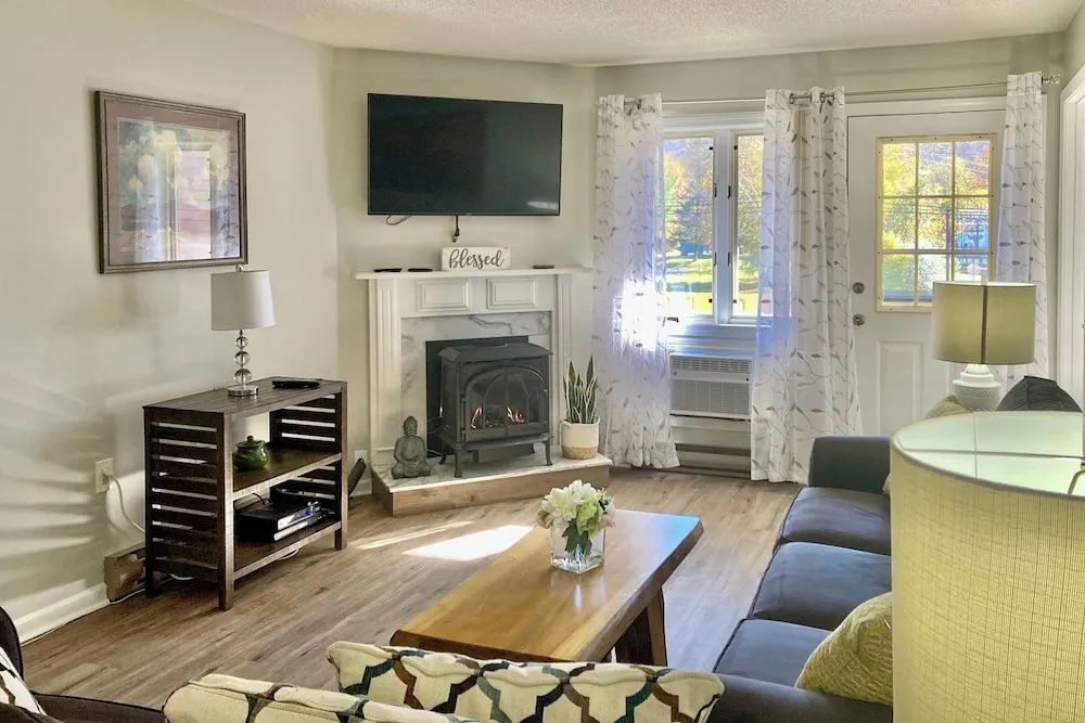 Hike, Ski, Explore: Lincoln Condo w/ Pool Access