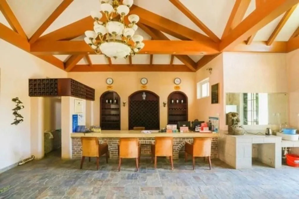 Chateau Monette Hotel & Resort