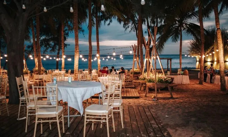 Hola Beach-Beach Club & Eco Glamping Resort