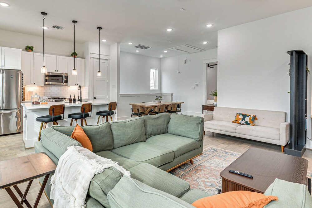 4 Mi to Dtwn: Wfh-friendly Retreat in Houston