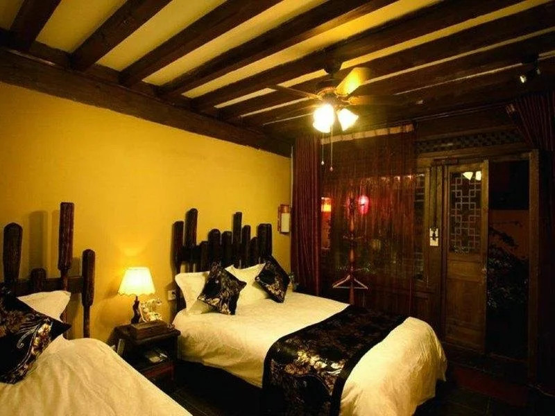 Lijiang Yunjin Yaju Courtyard Hotel