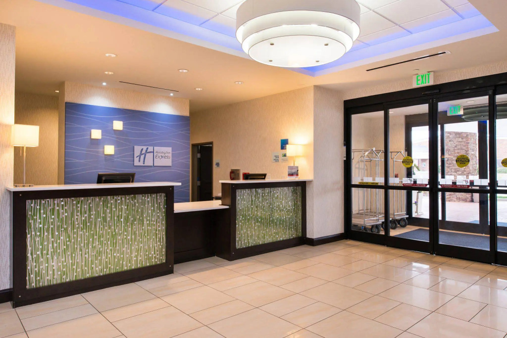 Holiday Inn Express & Suites Monroe by IHG