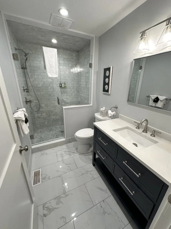 86 Dr Marcus House - Popular Broadway Area 6 Bedroom Home