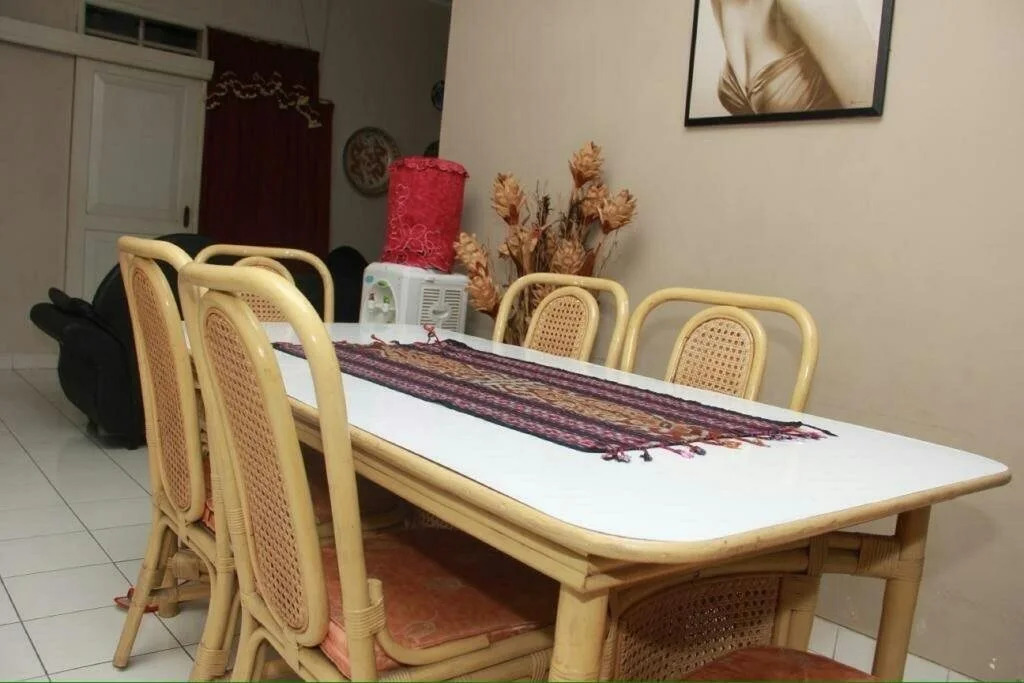 PELE Backpacker Guesthouse