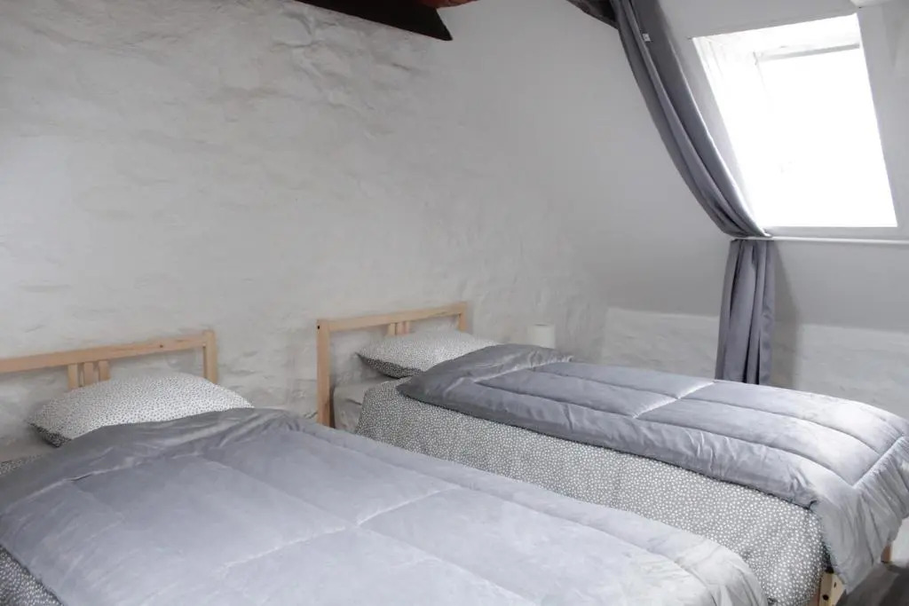 BOTOÙ KOAD, maison 2 ÉTOILES, WIFI gratuite, la MER, boulangerie, marché quotidien à 100 pas