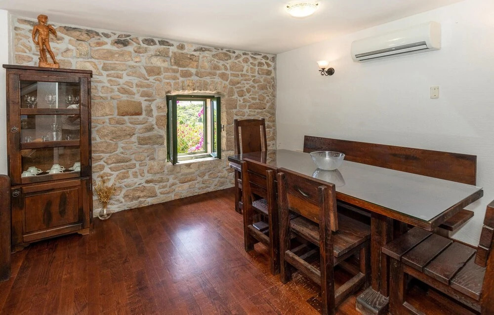 Stunning Home in Duboka With 5 Bedrooms, Wifi and Outdoor Swimming Pool