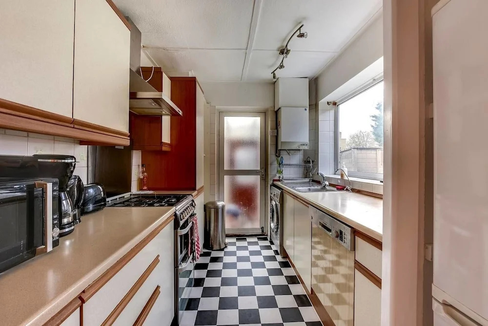 Cozy 1 Bedroom Home Near Central