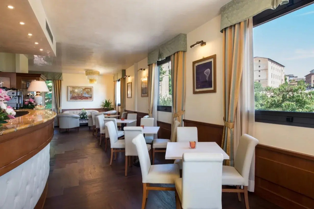 Hotel Athena