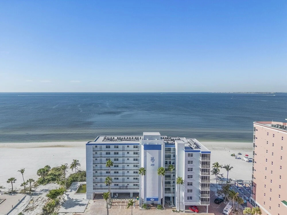Beach Villas # 305 - Recently Refereshed! 2 Bedroom Condo by RedAwning