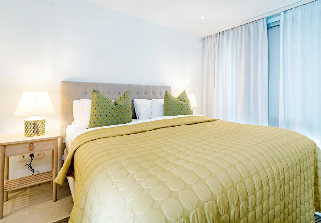 LMR- Luxury apartment, private pool. Families only