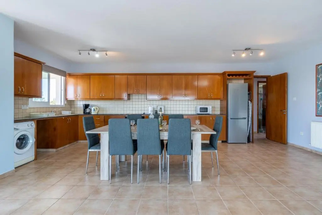 Melograno 3-BR Apt w/ Terrace in Larnaca