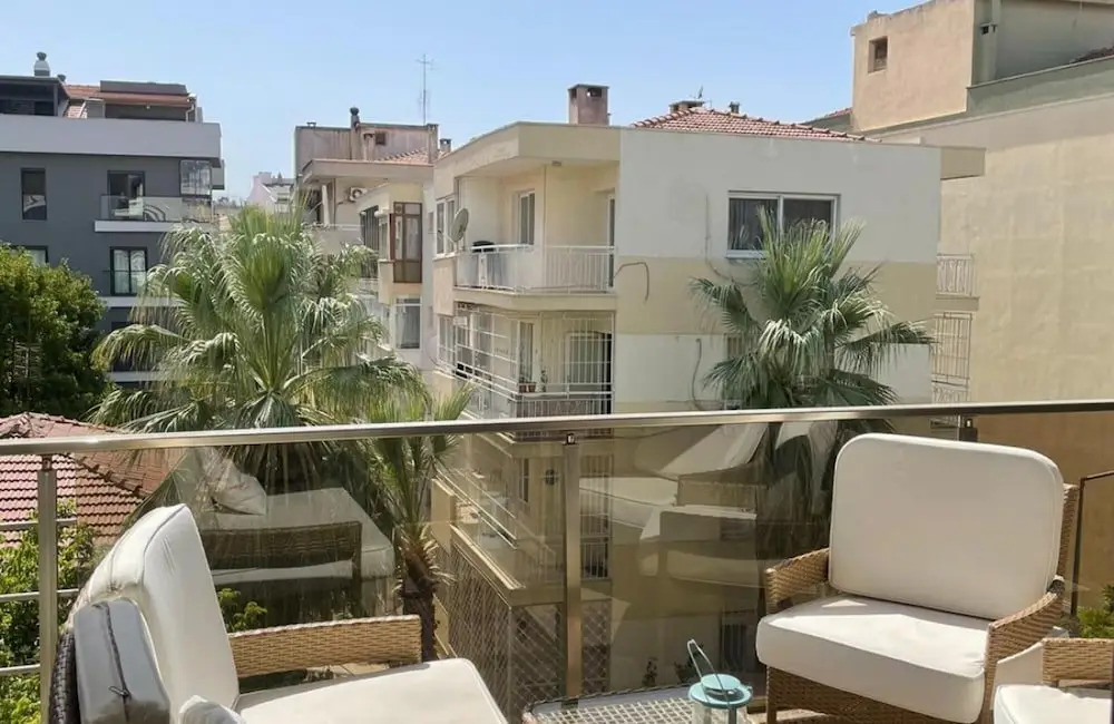 Central Apartment Near Sea With Balcony in Karsiyaka Zmir