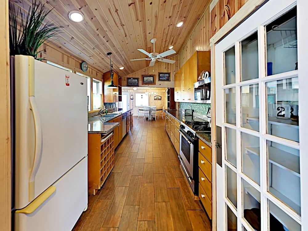 Salt Pines Cottage on 9th Street 3 Bedrooms 2 Bathrooms Home