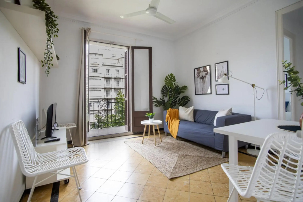 31PAR217 - Mediterranean style apartment