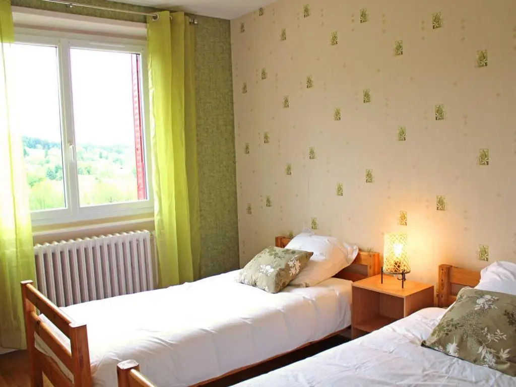 Gîte Chez Mamie avec jardin et terrasse, proche Vichy - FR-1-489-332