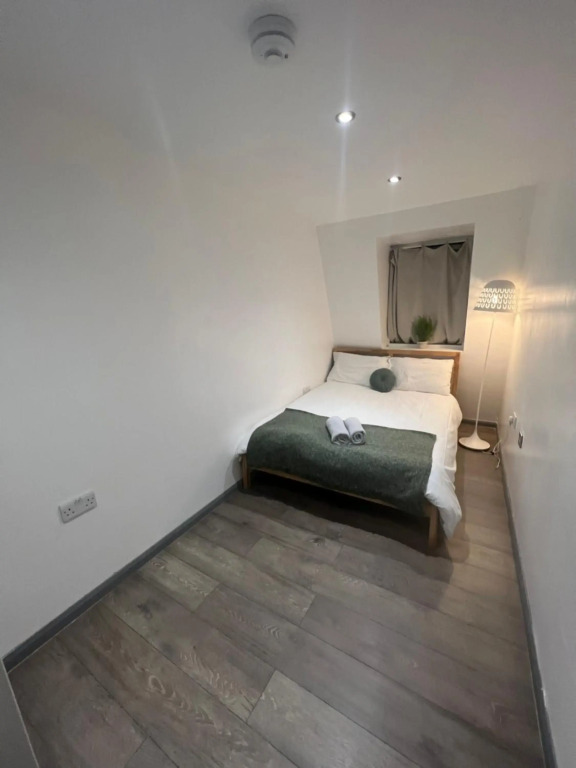 Lovely 3 Bedroom, Heart of London, 1 minute to Euston