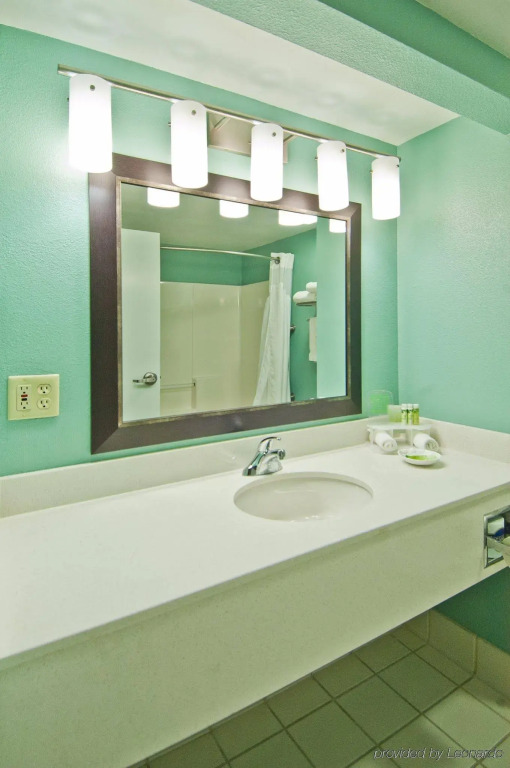 Holiday Inn Express & Suites Plant City by IHG