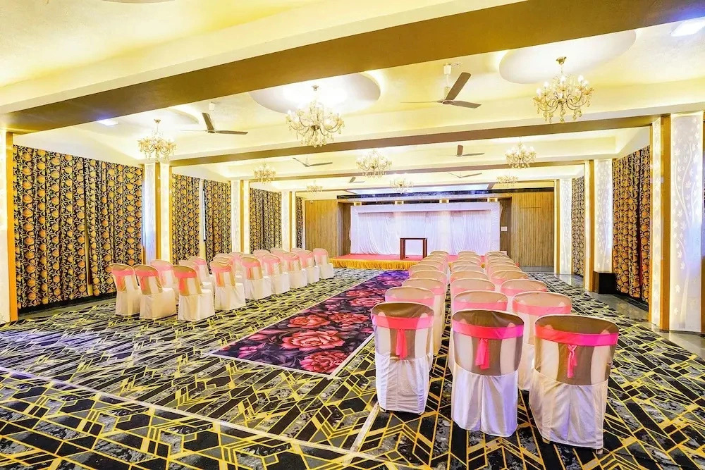 FabHotel Sheen Residences