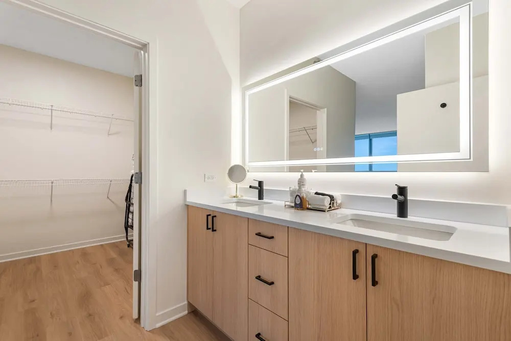 Brand-new 3BR City Views Prime West Loop Spot