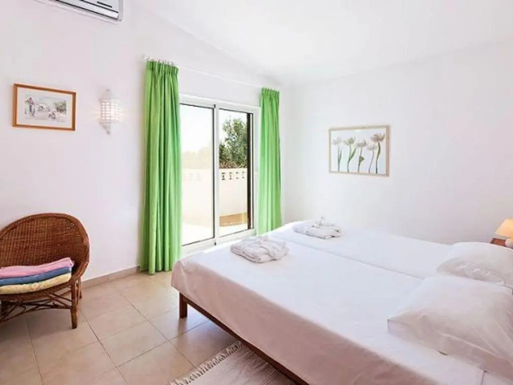 Attractive 3 bedroom Carvoeiro villa with private heated pool in Vale do Milho Air conditioning inc
