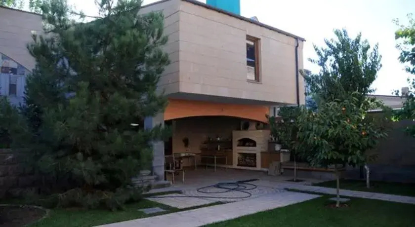 Villa Hyusisayin Charagayt