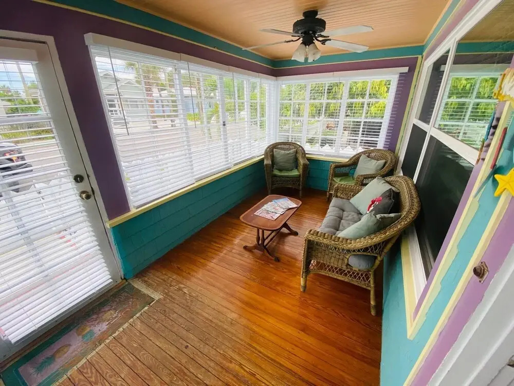 Historic Pass-a-grille Beach Pineapple House 105-21h