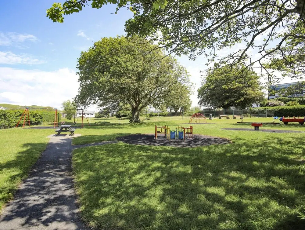 Golygfa'r Gastell / Castle View