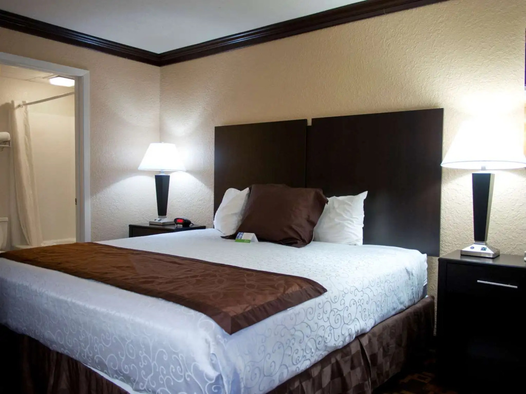 Best Western Cantebury Inn & Suites